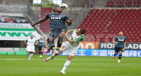 أوجسبورج يخطف تعادلًا قاتلًا من كولن في الدوري الألماني (فيديو)